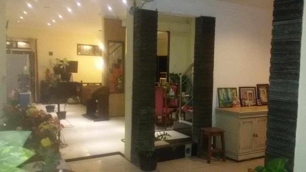 Guest House Salon Fora Gegerkalong Setiabudhi Bandung Eksteriør bilde