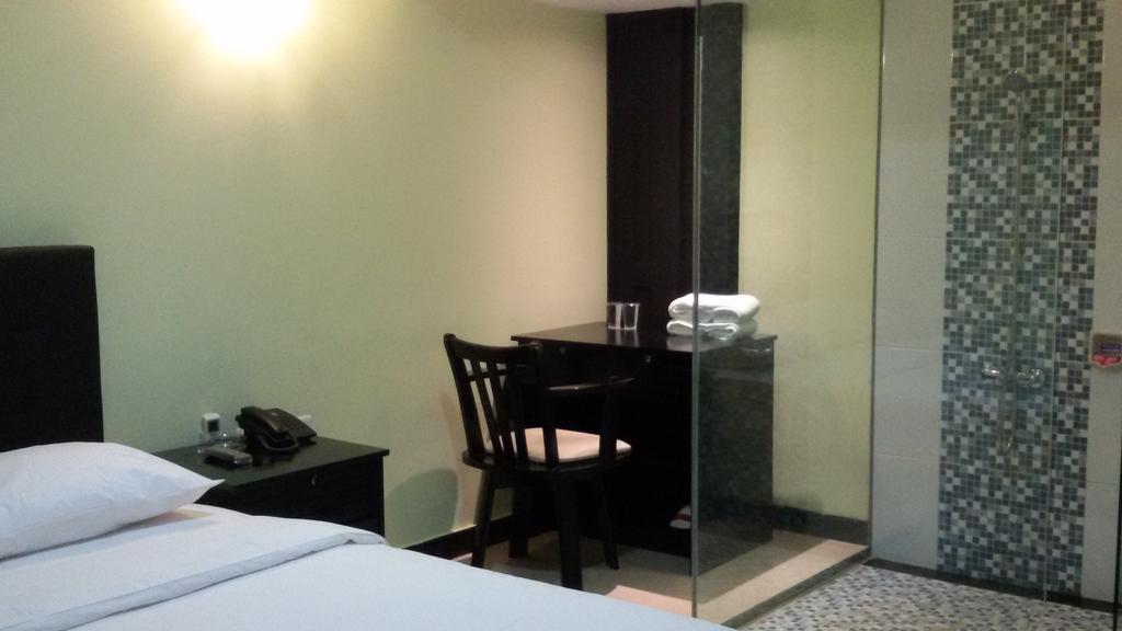 Guest House Salon Fora Gegerkalong Setiabudhi Bandung Eksteriør bilde
