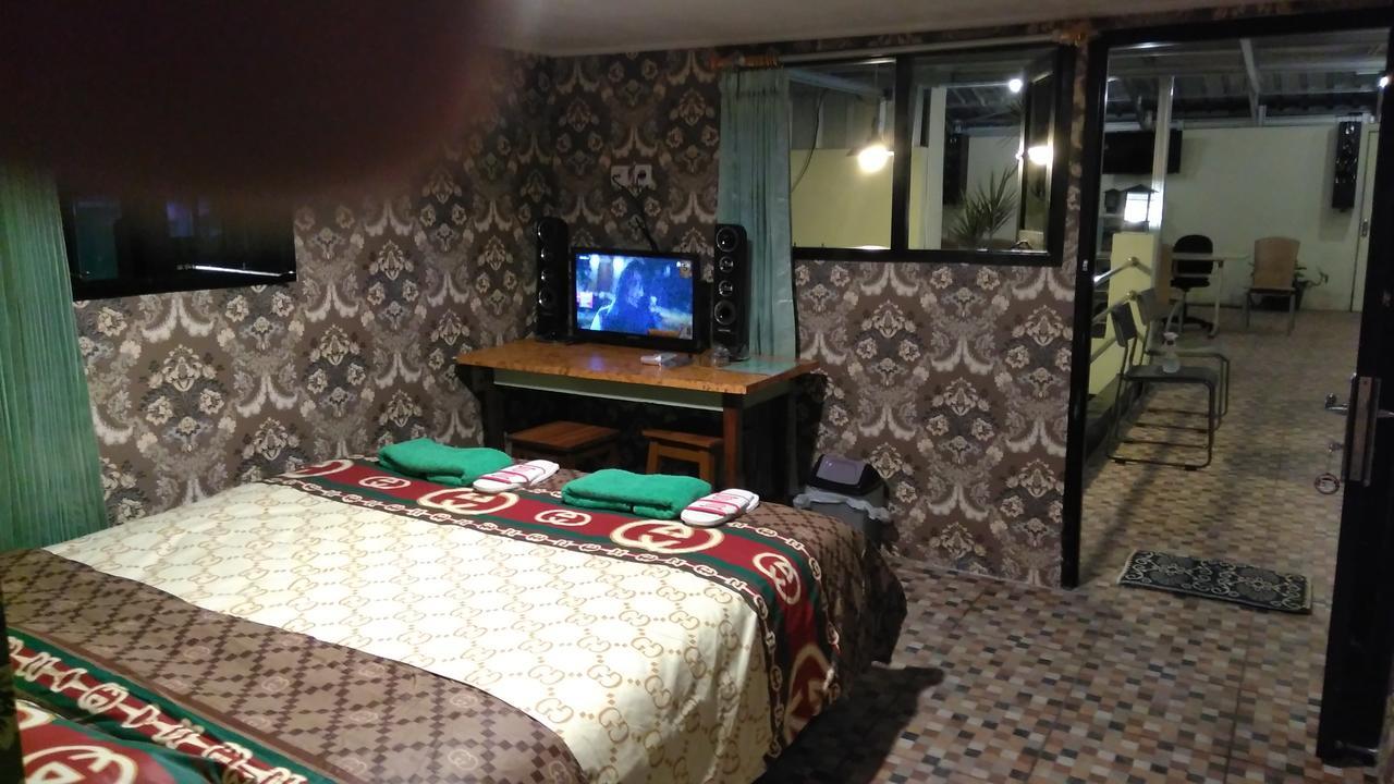 Guest House Salon Fora Gegerkalong Setiabudhi Bandung Eksteriør bilde